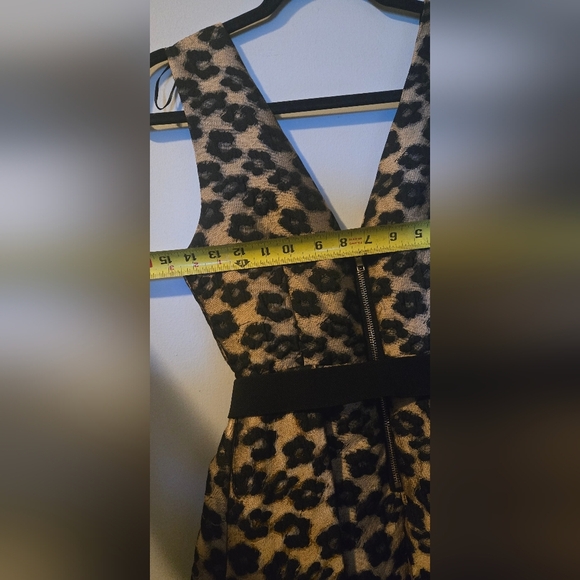 Xtaren Leopard Print Mini Dress with Belt (B1) - Picture 8 of 8